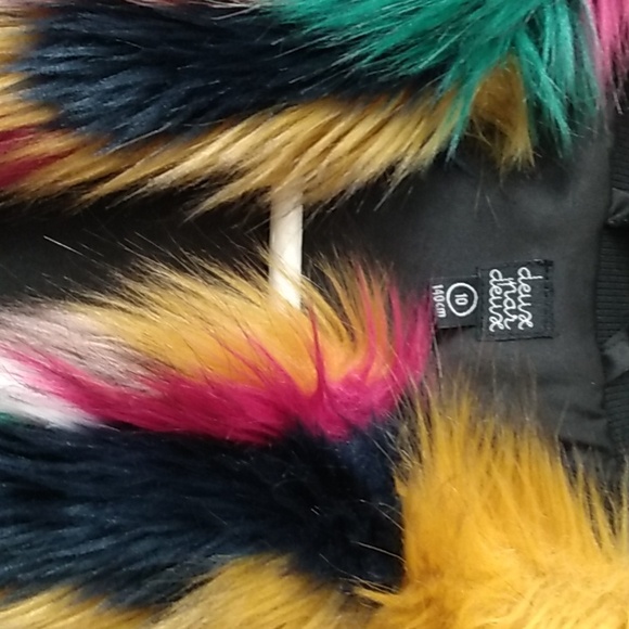 Girls multicolor fur vest, size 10, black knit on bottom, one clasp closure - Picture 4 of 8